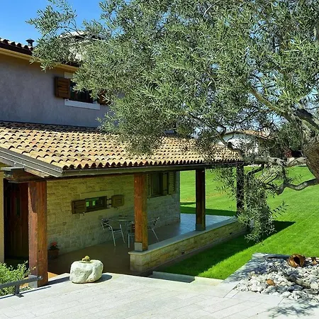 Villa Leo